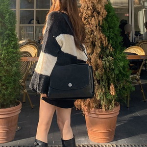 Big square leather leather strap shoulder bag crossbody bag document notebook vintage retro silver point office look college student look borboosang