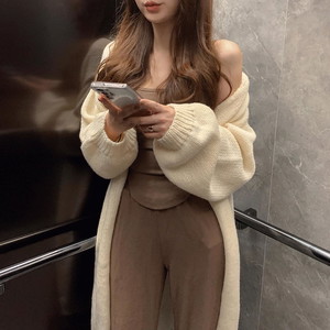 Sexy and plump knitwear long robe cardigan + sleeveless shirring strap cap sleeveless + high waist banding wide pants three-piece set