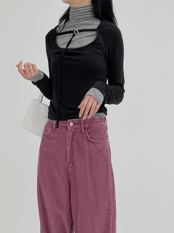 buckle hole layered t-shirt