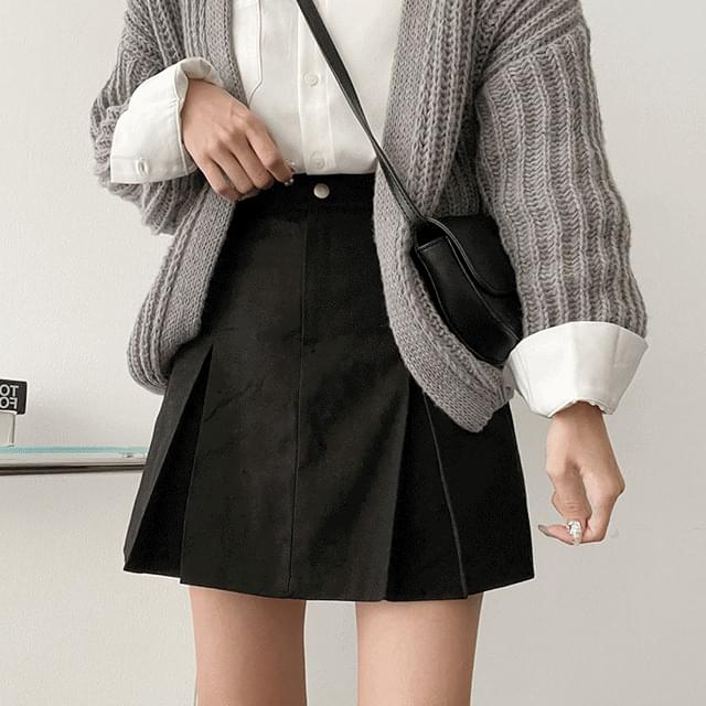 Heimpleated hem miniskirt