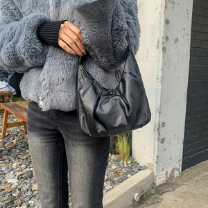 Glossy satin glossy leather wrinkled shirring shoulder bag tote bag mini bag handbag magnetic pocket daily item point item black brown silver 3OCL