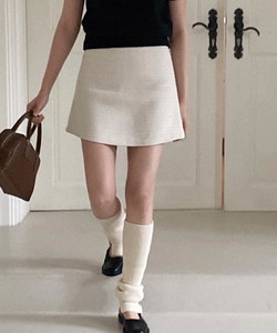 Slim waist basic A-line wool tweed mini skirt