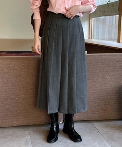 Saber pleated long skirt