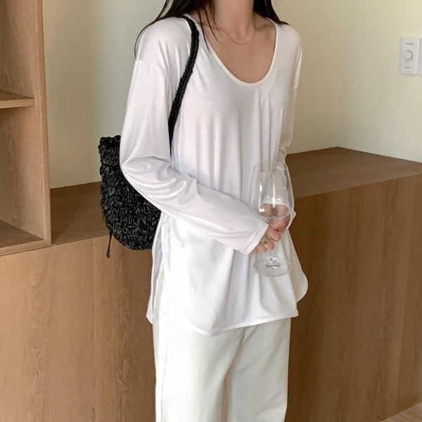 In open slit U-neck long sleeve t-shirt