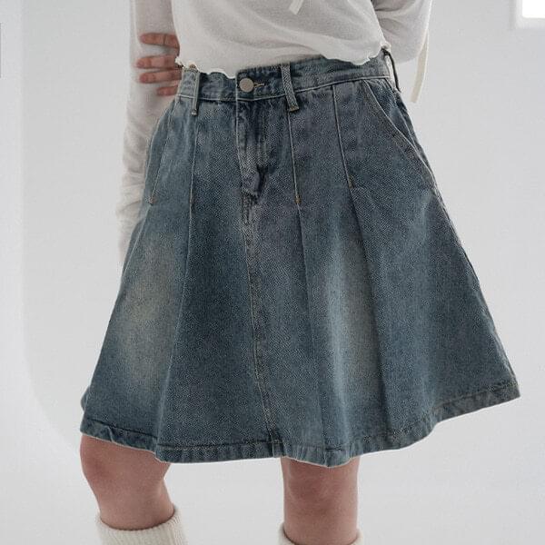 Field pleated denim skirt