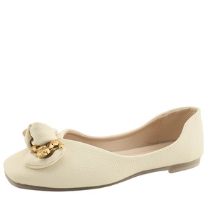 Bear chain shirring ribbon flat shoes beige