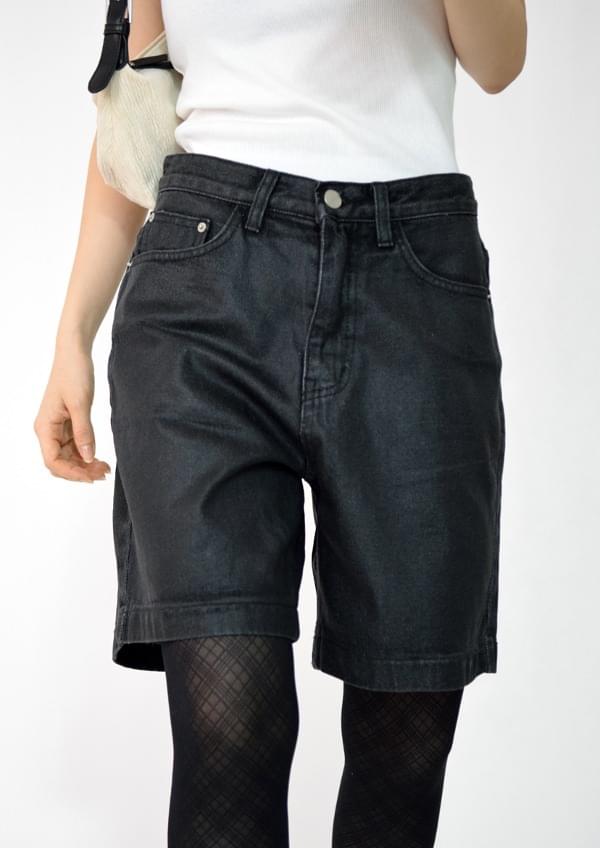Black coated half denim pants