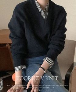Two Colors V Knitwear