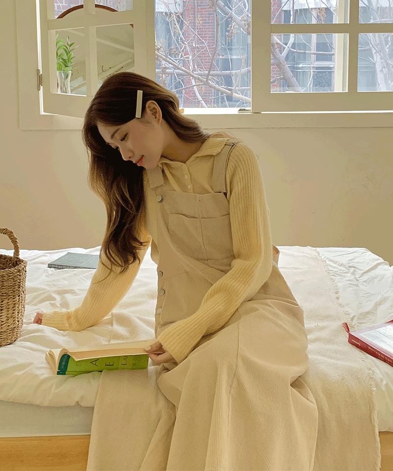 a close collared knitwear