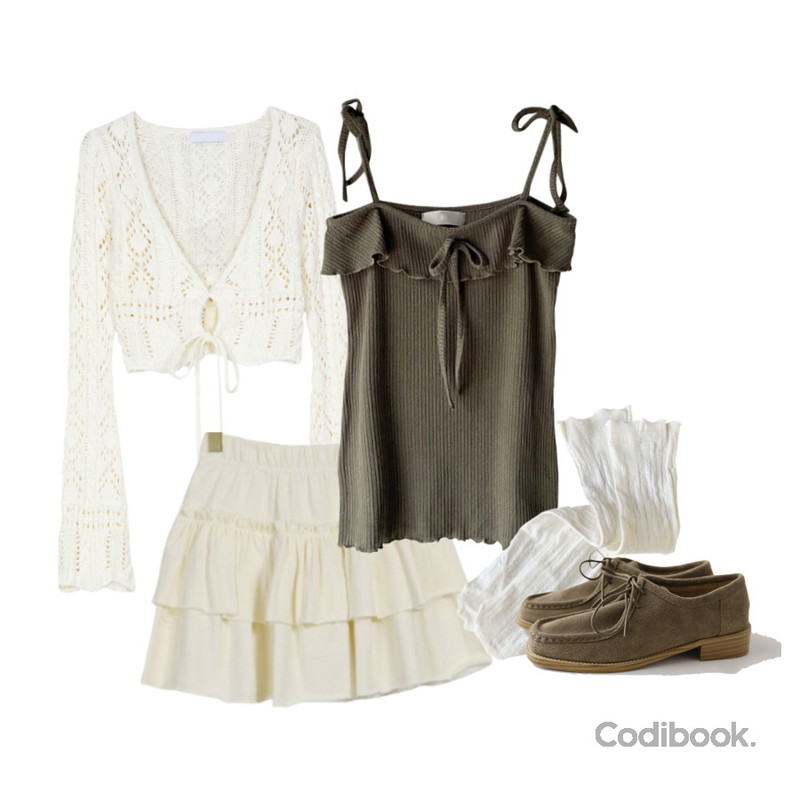 kim9hope lace socks,kim9hope ruffle knot sleeveless,common unique 뉴렌 카우하이드 스티치 로퍼등을 매치한 코디