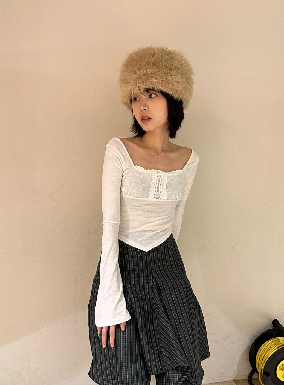 Eyelet Angle Blouse T-shirt