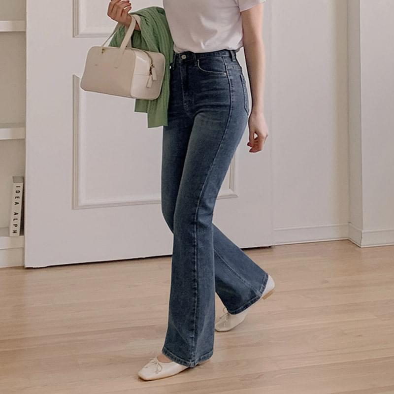 Curved Flared denim pants