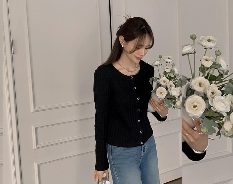 Elinve punching round neck semi-crop cardigan