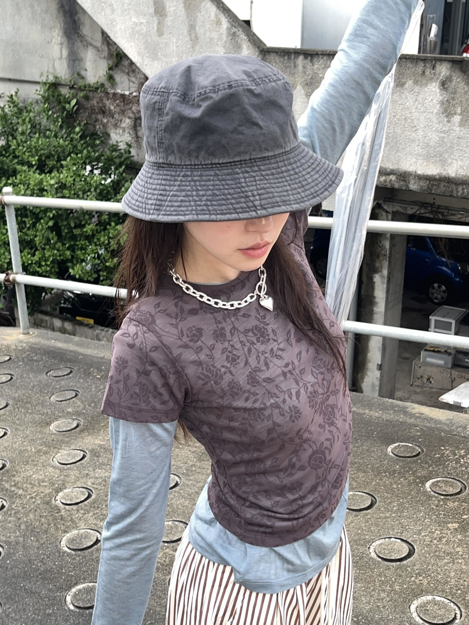 玫瑰印花透膚短袖上衣