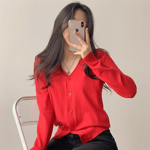 Soft touch, Amy Cash V-Neck cardigan