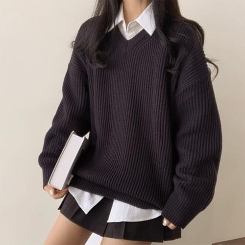 Girlfriend Look Ainiju V-Neck Loose-fit Knitwear