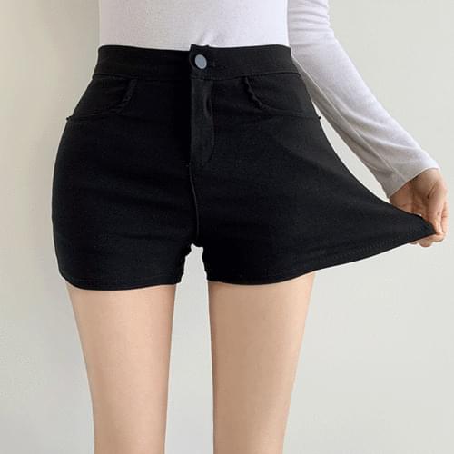 Chewy, highly elastic Spandex black short pants