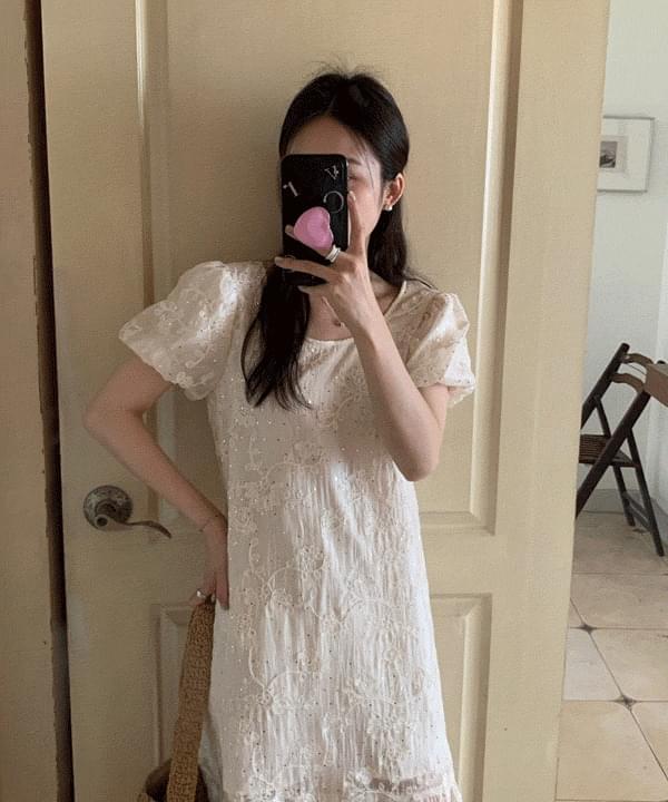 连身裙