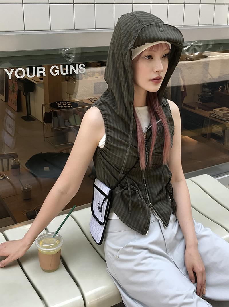 SHIRRING CROP HOOD VEST