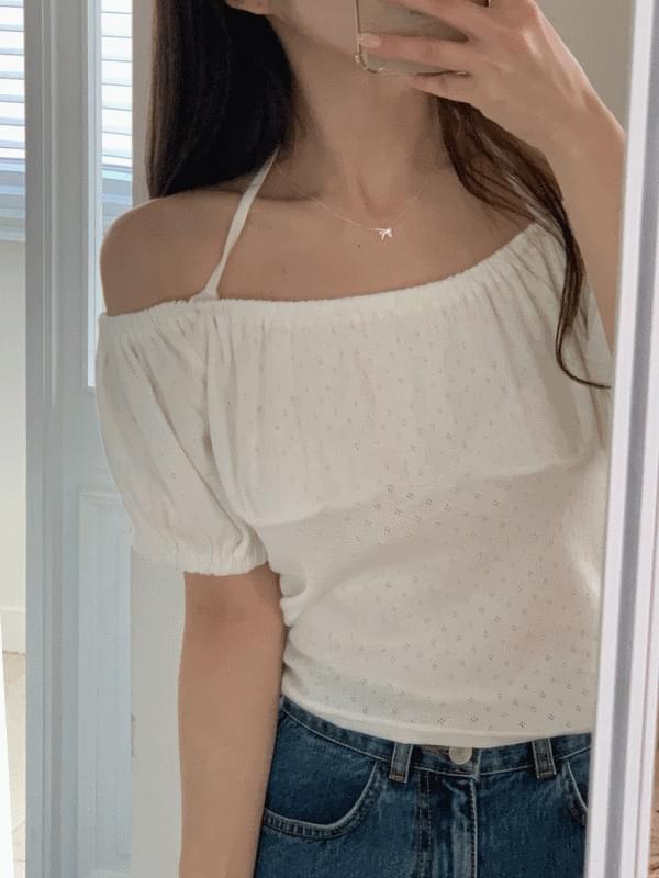 Neti shirring off-shoulder punching halterneck crop t-shirt (4 colors)