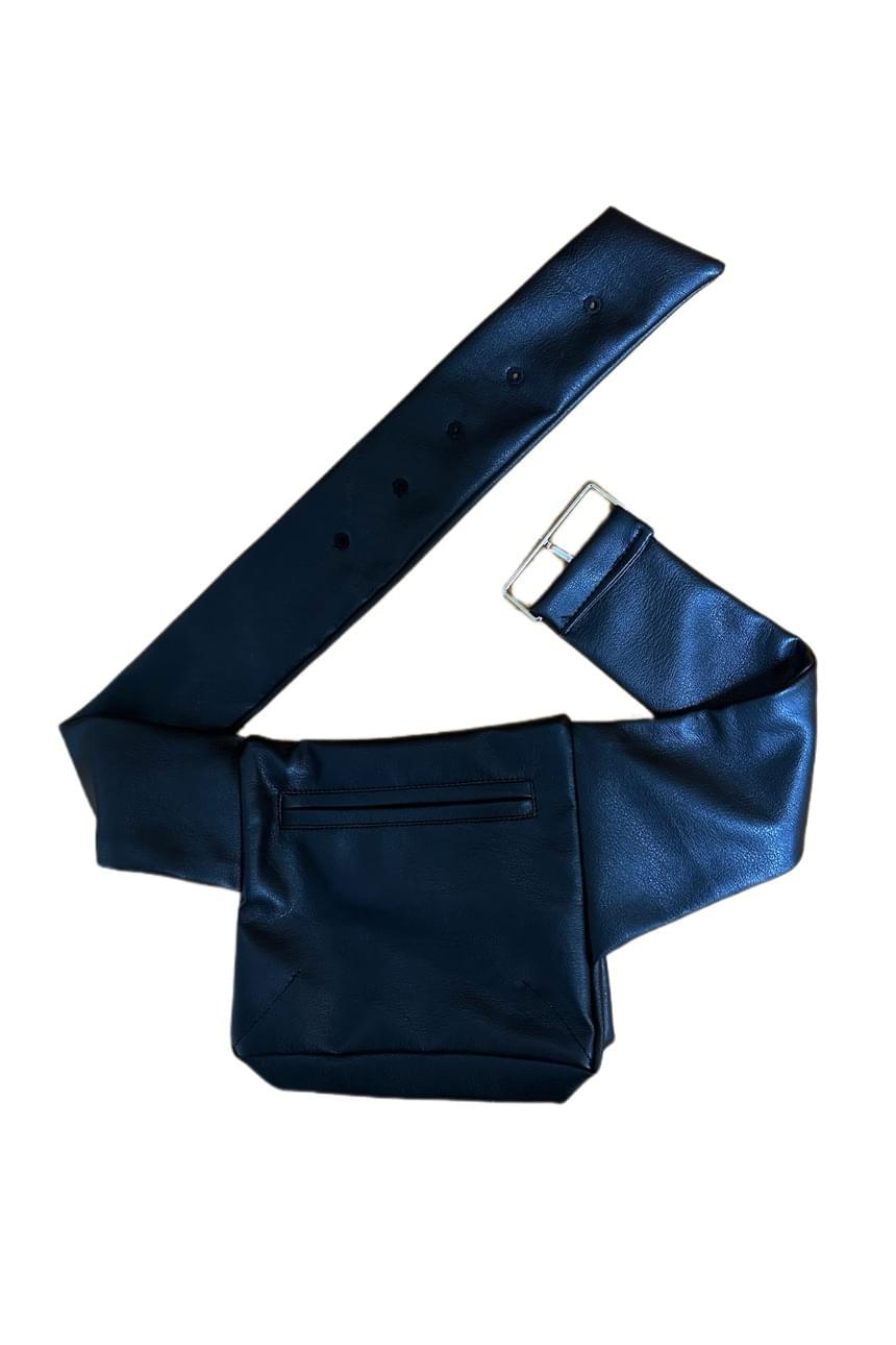 Buckle fanny bag
