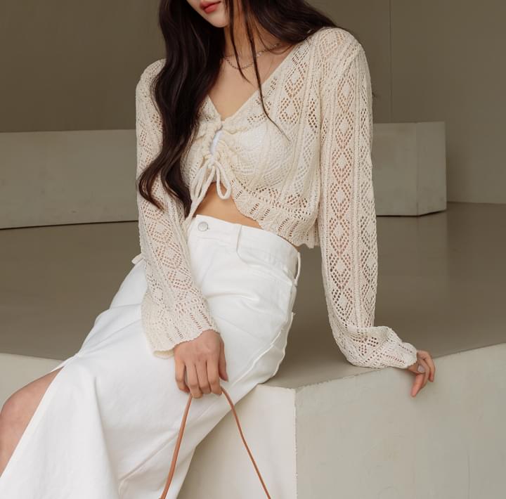 Punching String Crop Knit Top