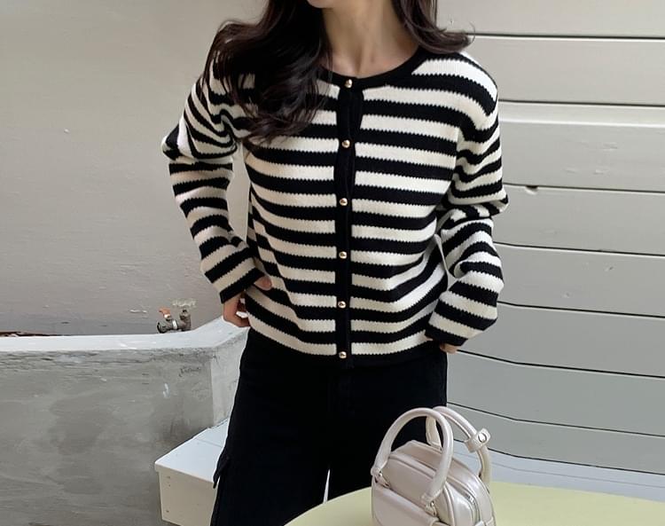 Aceton Striped Semi-Cropped Round Neck Knitwear Cardigan