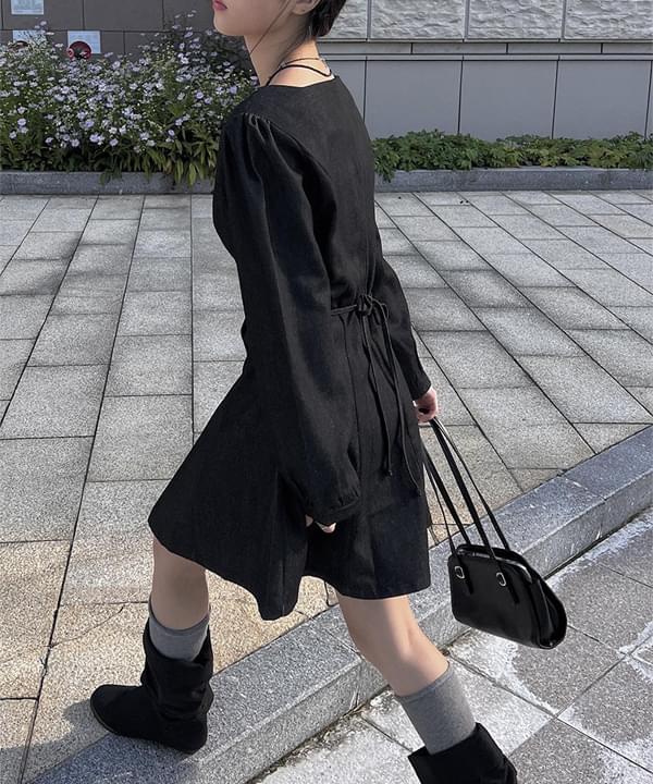 歯スクエアパフ黒青ミニワンピース