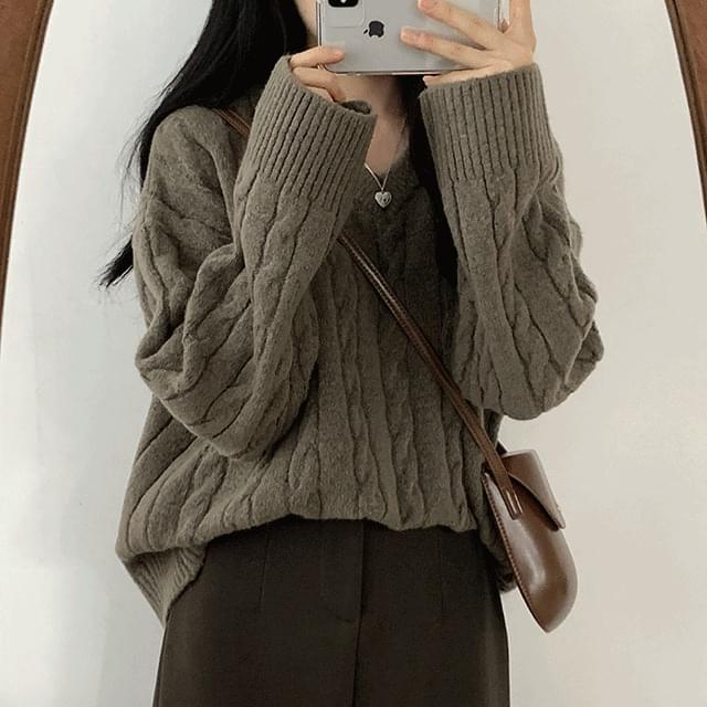 Quilted Twisted V Knitwear 