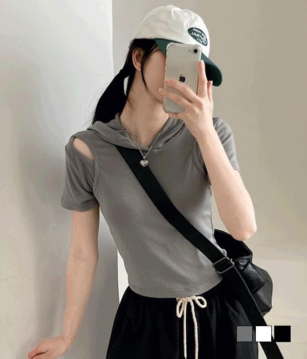 Claw shoulder slit cropped hooded short sleeve t-shirt
