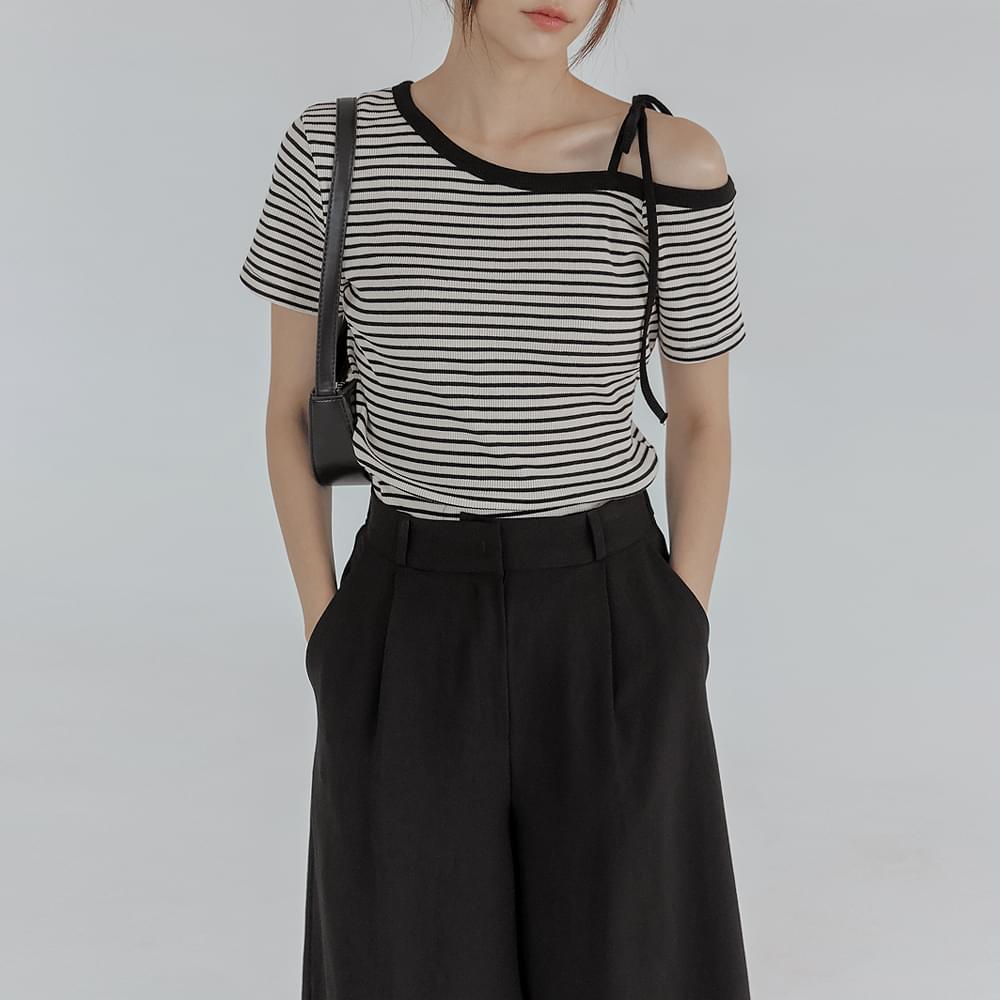 Delf Unbal Shoulder Strap Striped 1/2 Tee