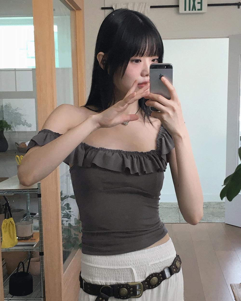 Muir's frill off-shoulder top Sleeveless (Ships Today)
