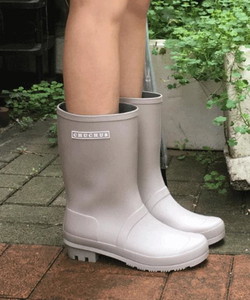 Beneficial mid-rain boots