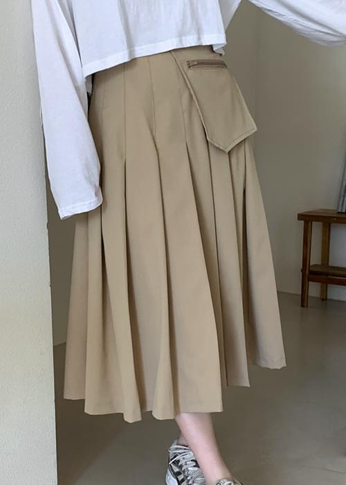 Curse Pocket Pleated Skirt