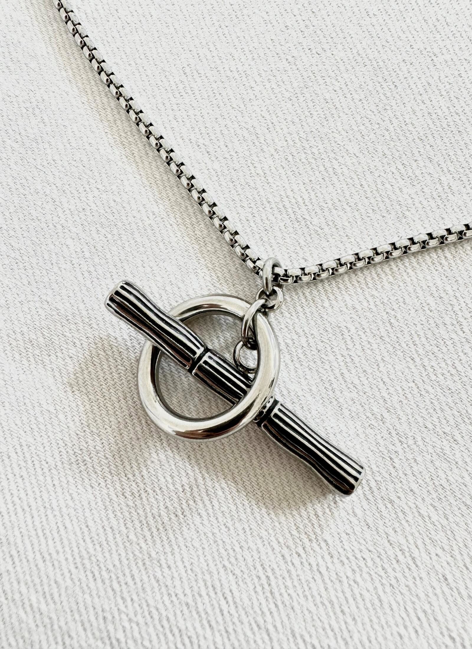 MUCENT SIGNATURE RING EDGE SURGICAL NECKLACE MUCENT SIGNATURE RING EDGE SURGICAL NECKLACE