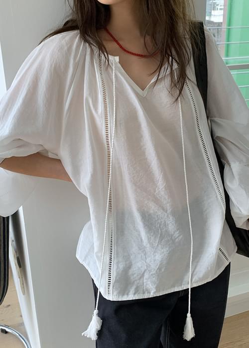 Pure tassel balloon blouse
