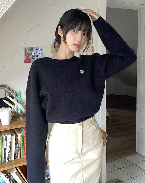 Stitch Logo Round Knitwear