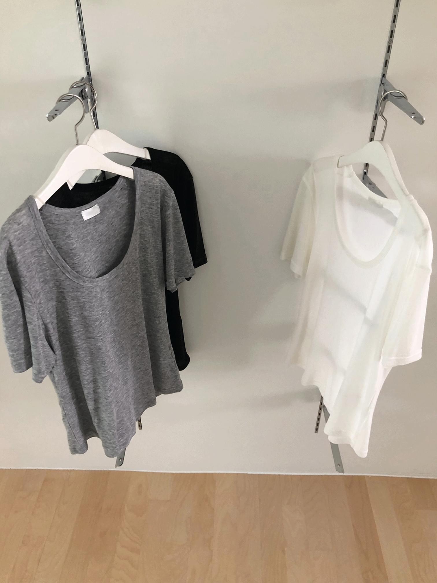 easy U neck tee