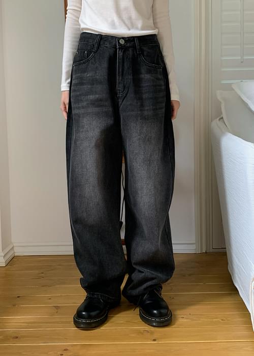 Fits wide denim pants