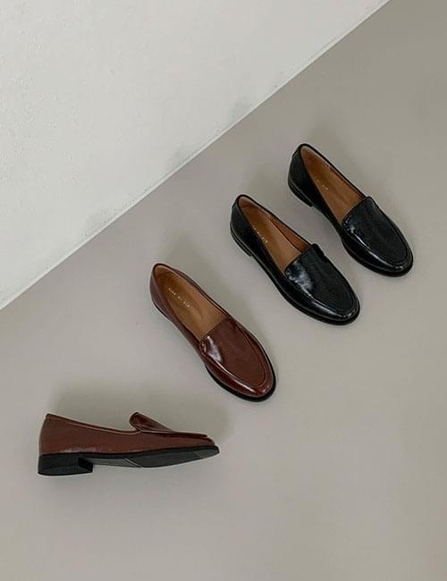 Basic round loafer