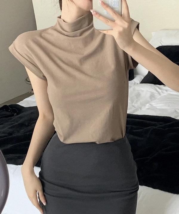 Solnica Modern Sleeveless High Neck Top