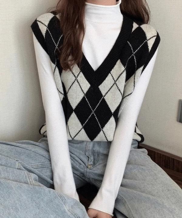 Prata Classic Argyle V-Neck Knitwear Vest