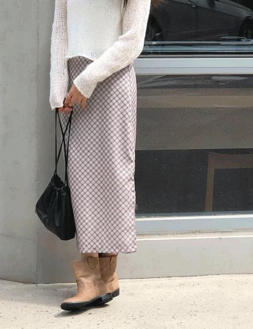 Free check long skirt