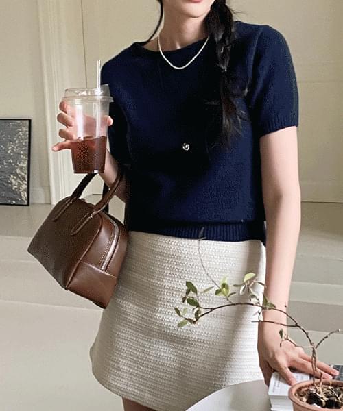 Simple basic round short sleeve Knitwear with pretty neckline