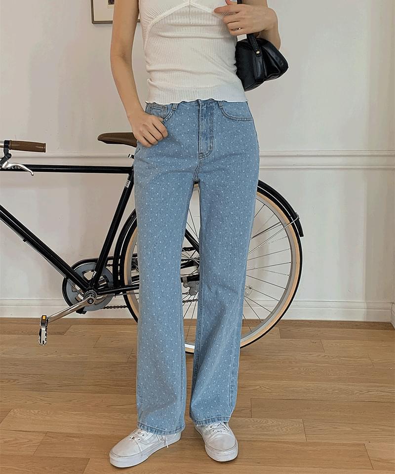 Spring pop denim pants.