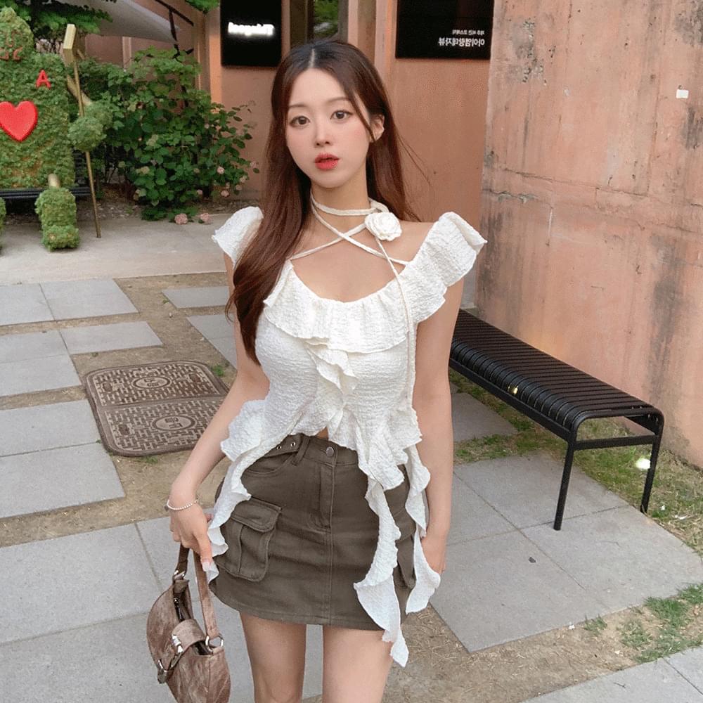 *브로치set* 플라워 프릴 레이스 나시 블라우스 민소매 크롭 캉캉 셔링 밴딩 끈 지지미 엠보싱 봄 여름 데이트룩 2COL