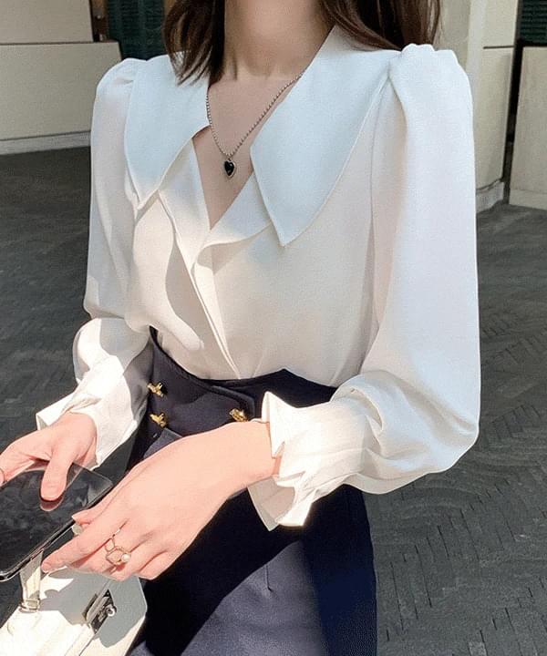 Benin shirring flare collar blouse