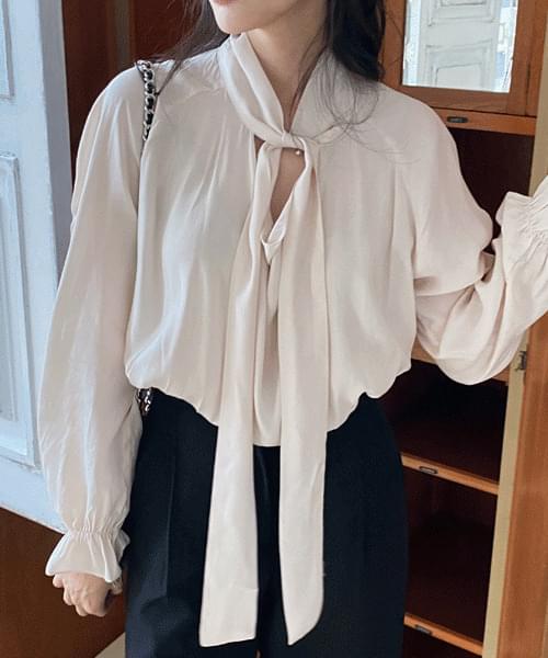 Lovely guaranteed sleeve shirring ribbon tie blouse