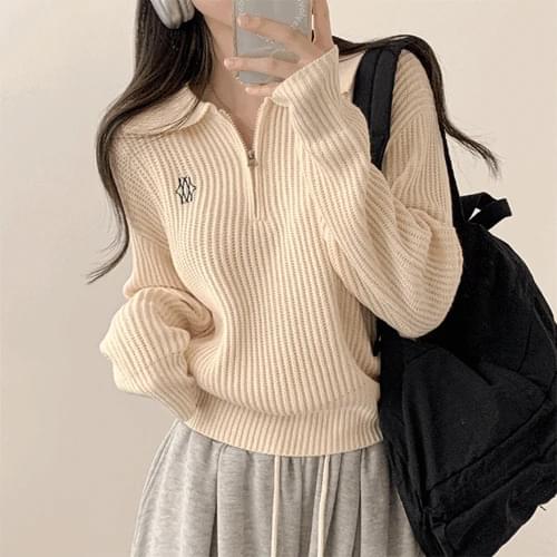 Crown Embroidered Hatchi Crop Half Zip Knitwear