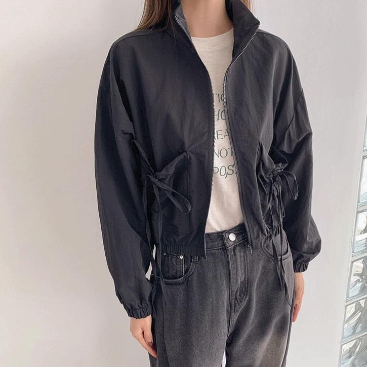 Ribbon pocket windbreaker jacket
